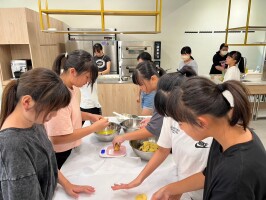 史懷哲營隊:LINE_ALBUM_20240705史懷哲營隊在家政教室做葡萄酥餅_250225_8